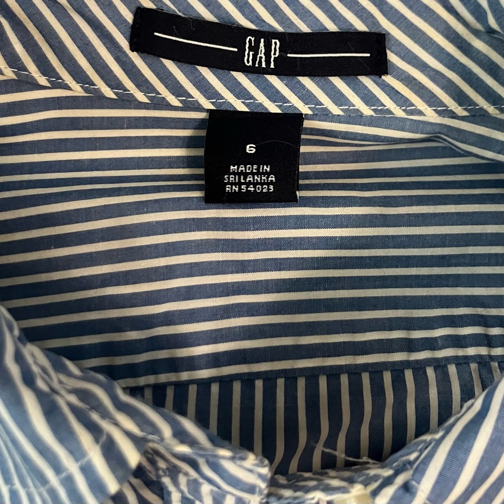 Vintage Gap Ruffle front button down - Picture 6 of 8